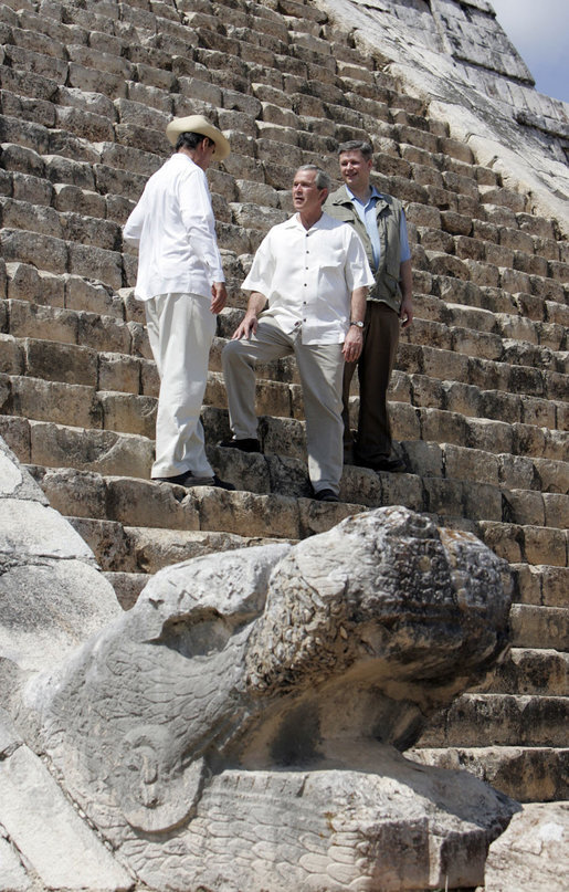 Climbing down already? Harper with former Mexican President Fox and still U.S. President Bush